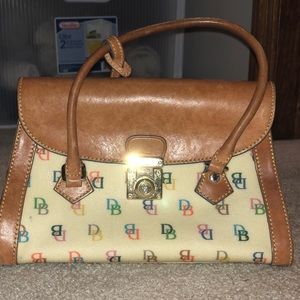 Dooney & Bourke Bags - Small Dooney & Bourke purse Dooney & Bourke Bags - Small Dooney & Bourke purse